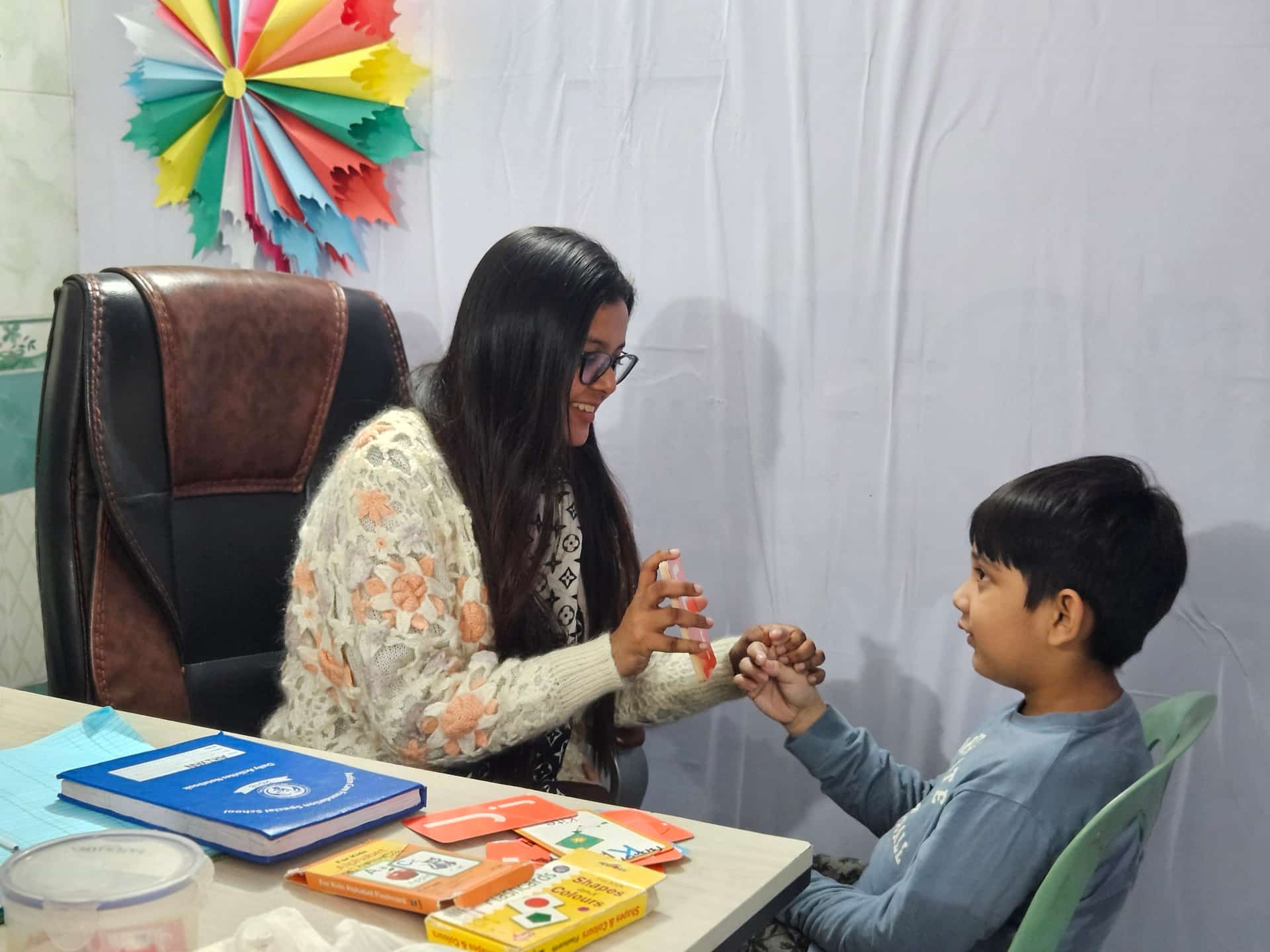 স্পিচ অ্যান্ড ল্যাঙ্গুয়েজ থেরাপি session image 2