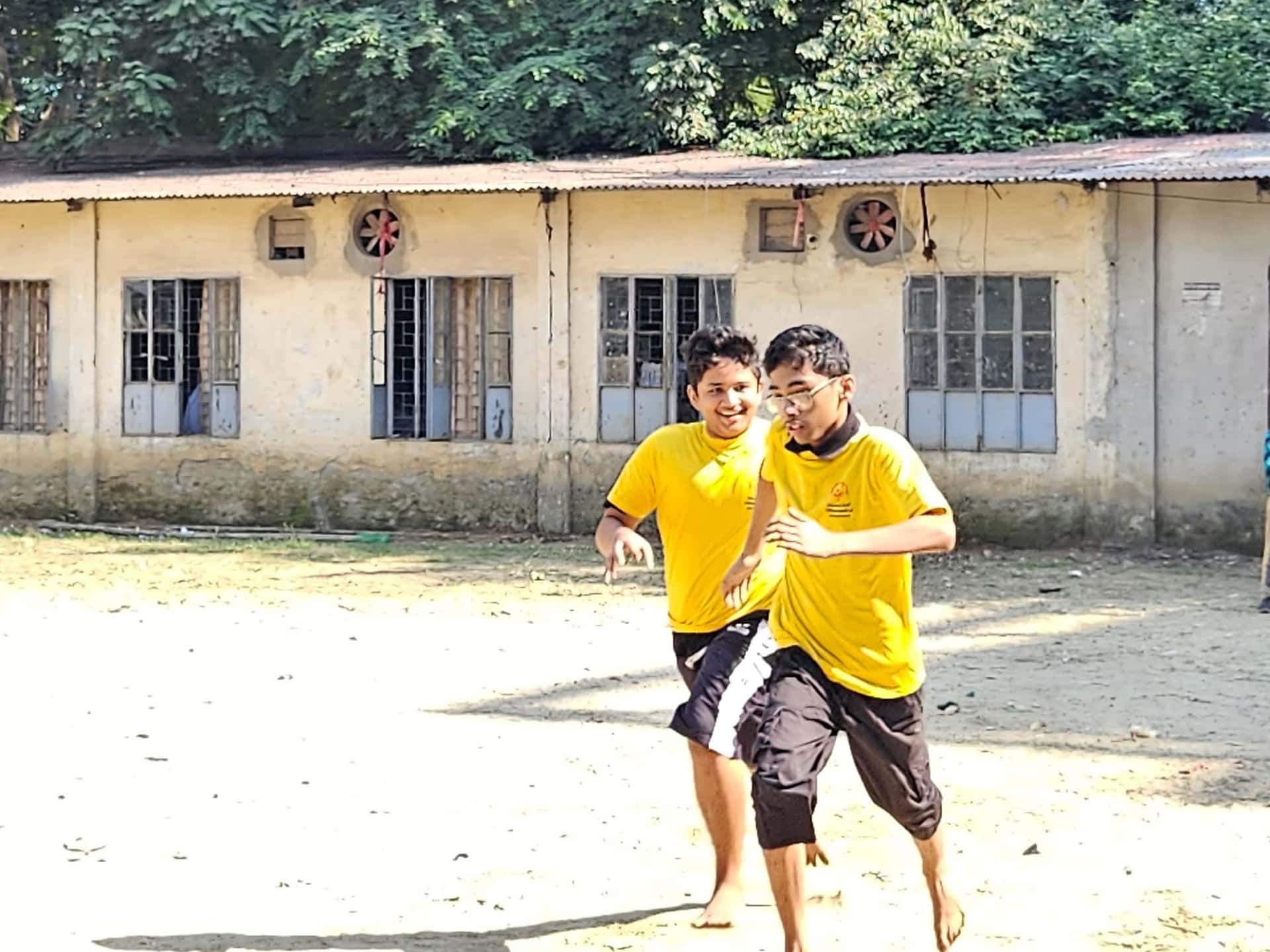 সামাজিক দক্ষতা গ্রুপ কীভাবে সহপাঠী মিথস্ক্রিয়া উন্নত করে